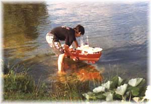 Das Boot beim zu Wasser lassen